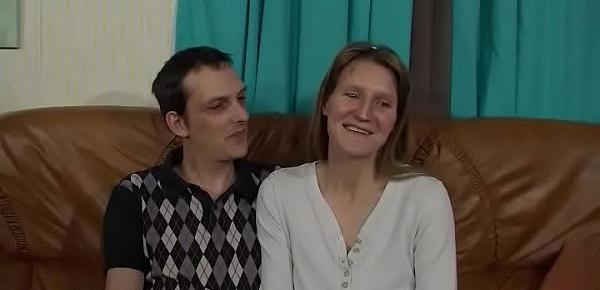 Geile Milf Hausfrau wird von ihrem Mann vor der Amateur Cam gefickt